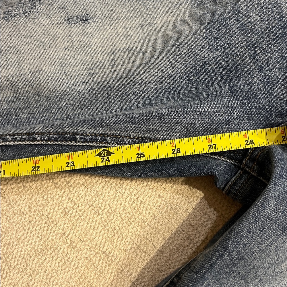 High-Rise Flare Jeans in Washed Blue - Picture 6 of 9